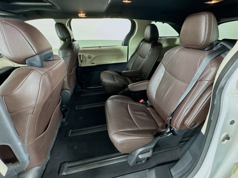 Certified 2023 Toyota Sienna Platinum AWD/4WD image 18