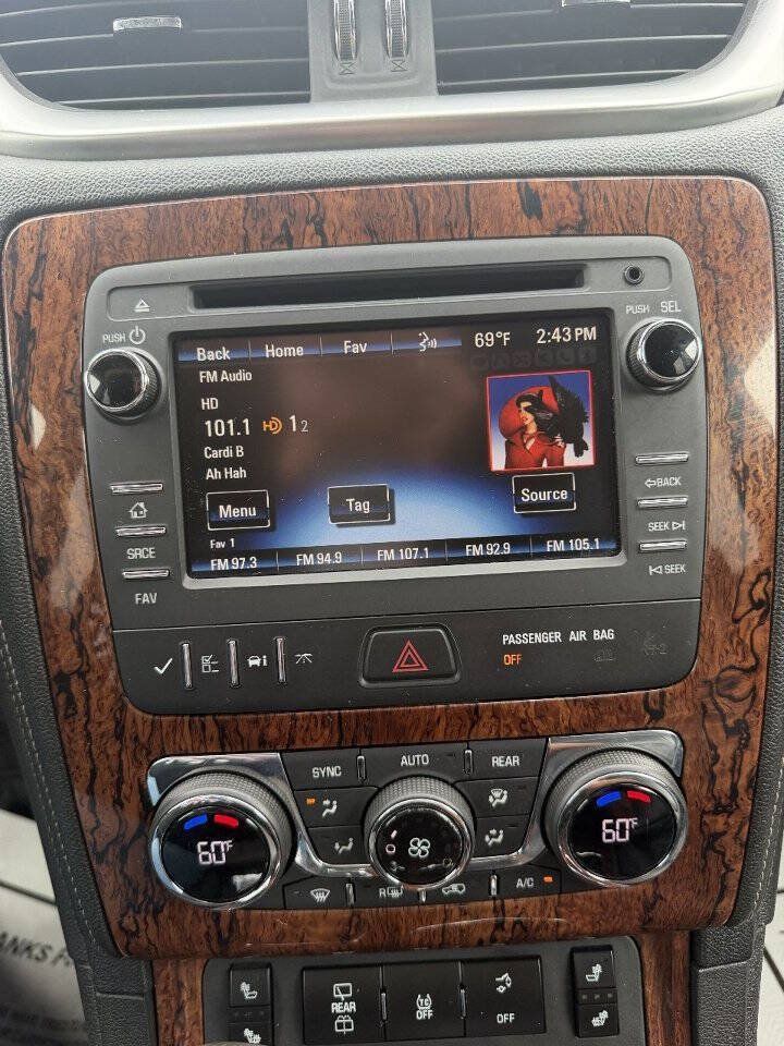 Used 2014 Chevrolet Traverse LT FWD image 21