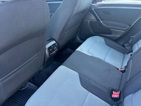 Used 2016 Volkswagen e-Golf SE w/ DC Fast Charging Package image 13