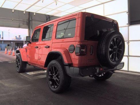 Used 2025 Jeep Wrangler Sahara w/ Safety Group image 8