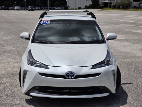 Used 2019 Toyota Prius XLE image 2