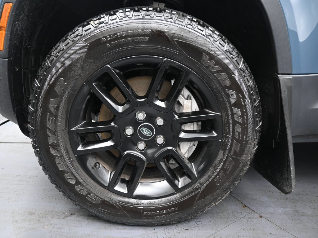 Used 2024 Land Rover Defender 110 S AWD/4WD image 35