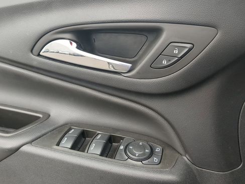 Used 2025 Chevrolet Trax RS w/ Driver Confidence Package image 24