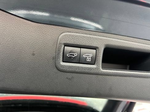 Used 2023 Toyota Venza Limited AWD/4WD image 25