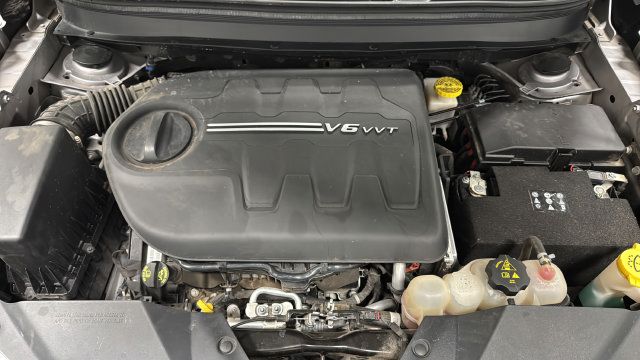 Used 2020 Jeep Cherokee Latitude AWD/4WD image 25