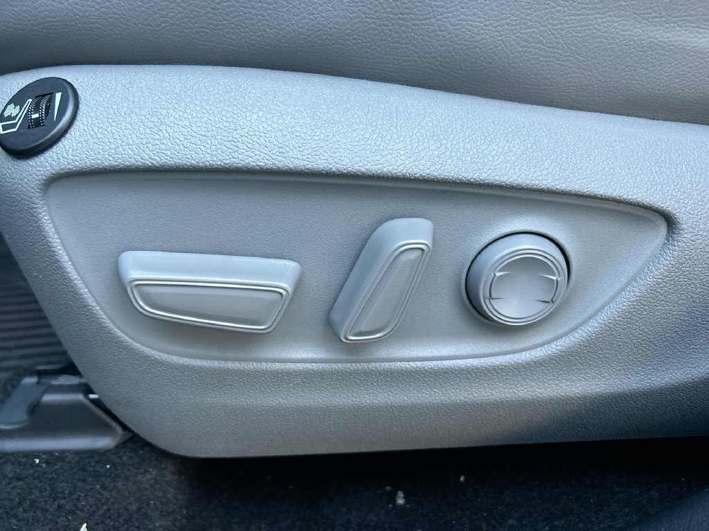 Certified 2025 Toyota Highlander XLE FWD image 12
