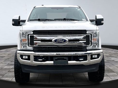 Used 2019 Ford F250 XLT w/ XLT Premium Package image 3