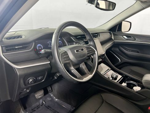 Used 2022 Jeep Grand Cherokee Limited image 9