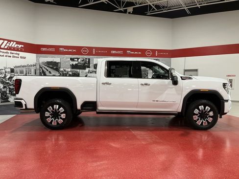 Used 2025 GMC Sierra 3500 Denali w/ Denali Reserve Package image 2
