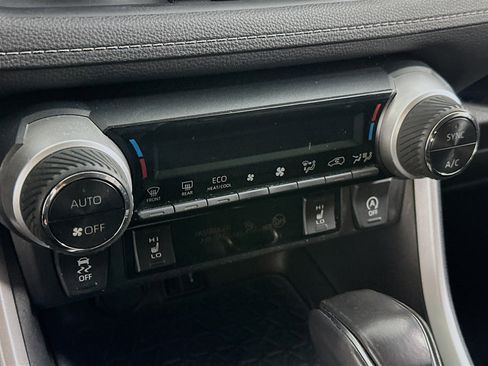 Used 2020 Toyota RAV4 XLE Premium image 23