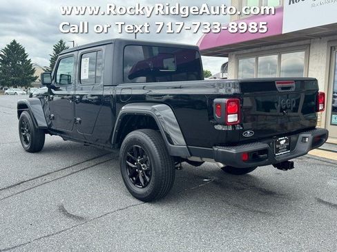 Used 2023 Jeep Gladiator Sport AWD/4WD image 5