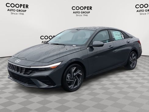 New 2025 Hyundai Elantra Limited image 3