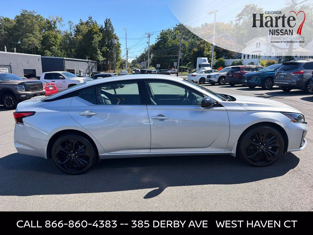 Certified 2024 Nissan Altima 2.5 SR w/ SR Premium Package AWD/4WD image 4