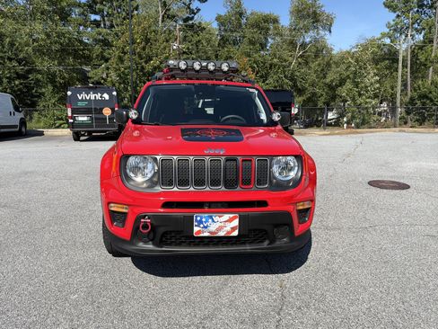 Used 2023 Jeep Renegade Latitude AWD/4WD image 2