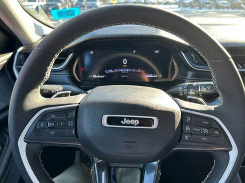 Used 2023 Jeep Grand Cherokee Laredo w/ Luxury Tech Group I image 27