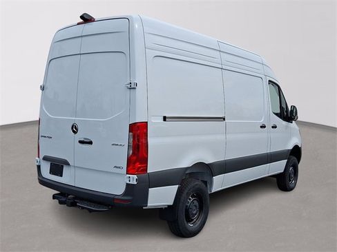 Used 2025 Mercedes-Benz Sprinter 2500 image 4