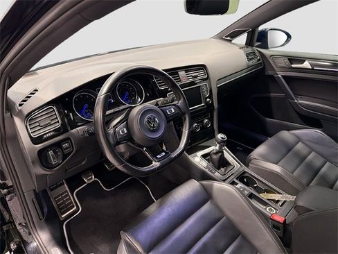 Used 2017 Volkswagen Golf 4-Door image 9