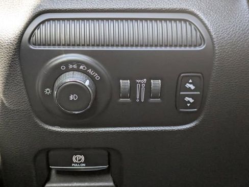 Used 2022 Jeep Wagoneer Series II AWD/4WD image 30