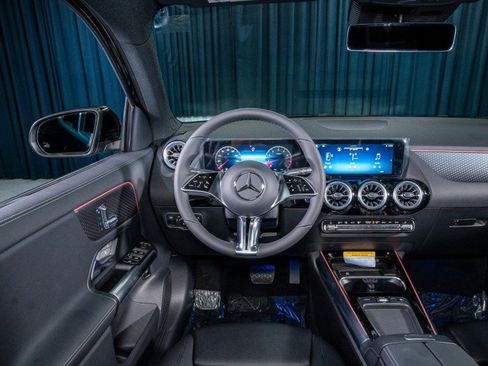 Certified 2025 Mercedes-Benz GLA 250 image 17