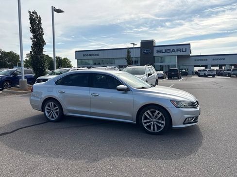 Used 2018 Volkswagen Passat 2.0T SE FWD image 1