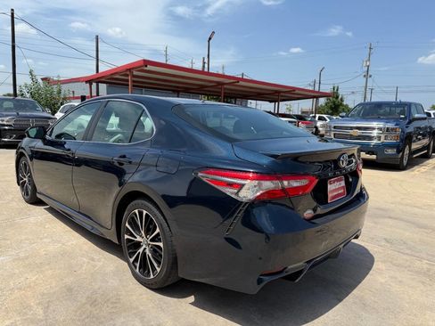 Used 2018 Toyota Camry SE w/ Moonroof Package FWD image 6