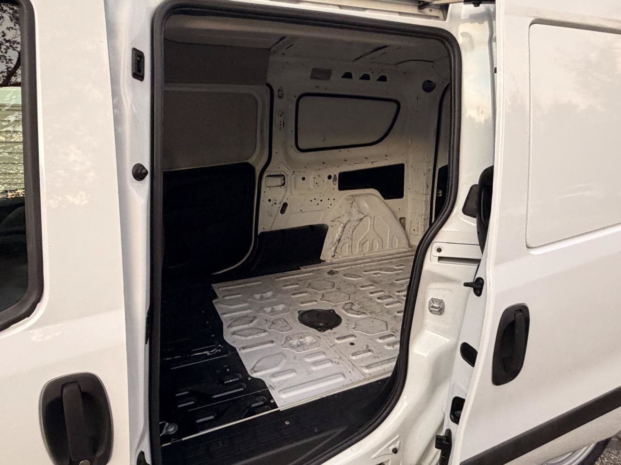 Used 2015 RAM ProMaster City Tradesman FWD image 17