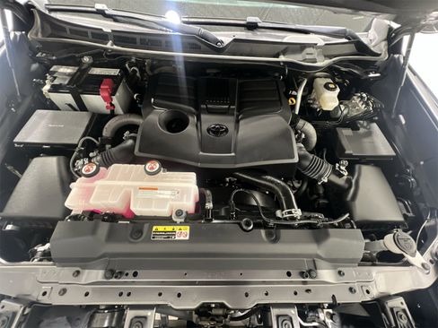 Used 2022 Toyota Tundra SR5 w/ SR5 Premium Package image 25