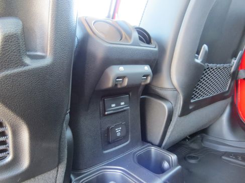 New 2025 Jeep Gladiator Rubicon image 18