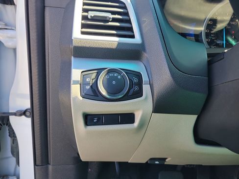 Used 2013 Ford Explorer XLT image 10