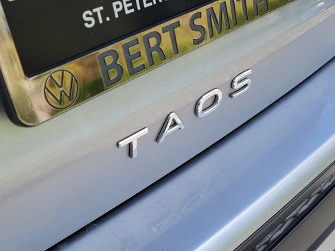 Used 2023 Volkswagen Taos SE FWD image 6