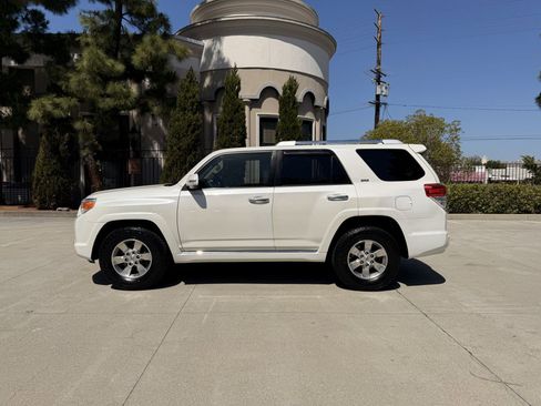 Used 2011 Toyota 4Runner SR5 w/ Premium Pkg w/Leather RWD image 4
