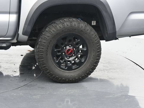 Used 2019 Toyota Tacoma TRD Off-Road AWD/4WD image 13