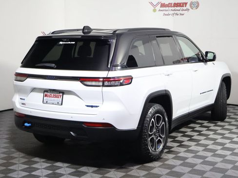 Used 2023 Jeep Grand Cherokee Trailhawk w/ Advanced Protech Group II AWD/4WD image 5