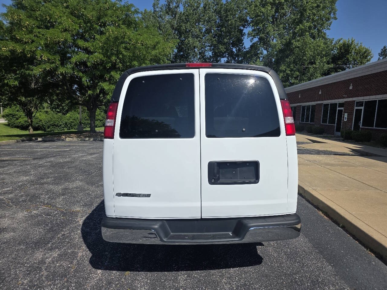 Used 2017 Chevrolet Express 3500 LT w/ LT Preferred Equipment Group RWD image 8
