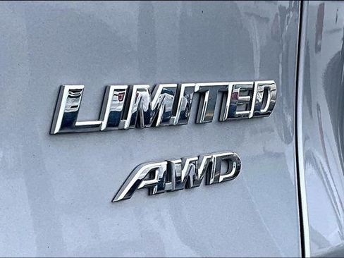 Used 2020 Toyota RAV4 Limited AWD/4WD image 23