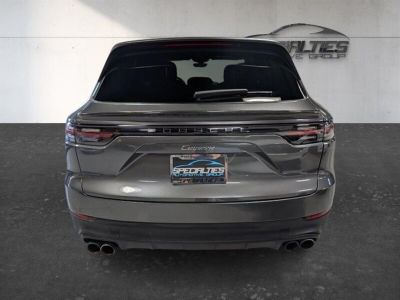 Used 2023 Porsche Cayenne w/ Premium Package AWD/4WD image 9