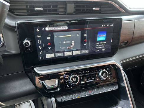 Used 2025 GMC Sierra 2500 Denali Ultimate AWD/4WD image 19