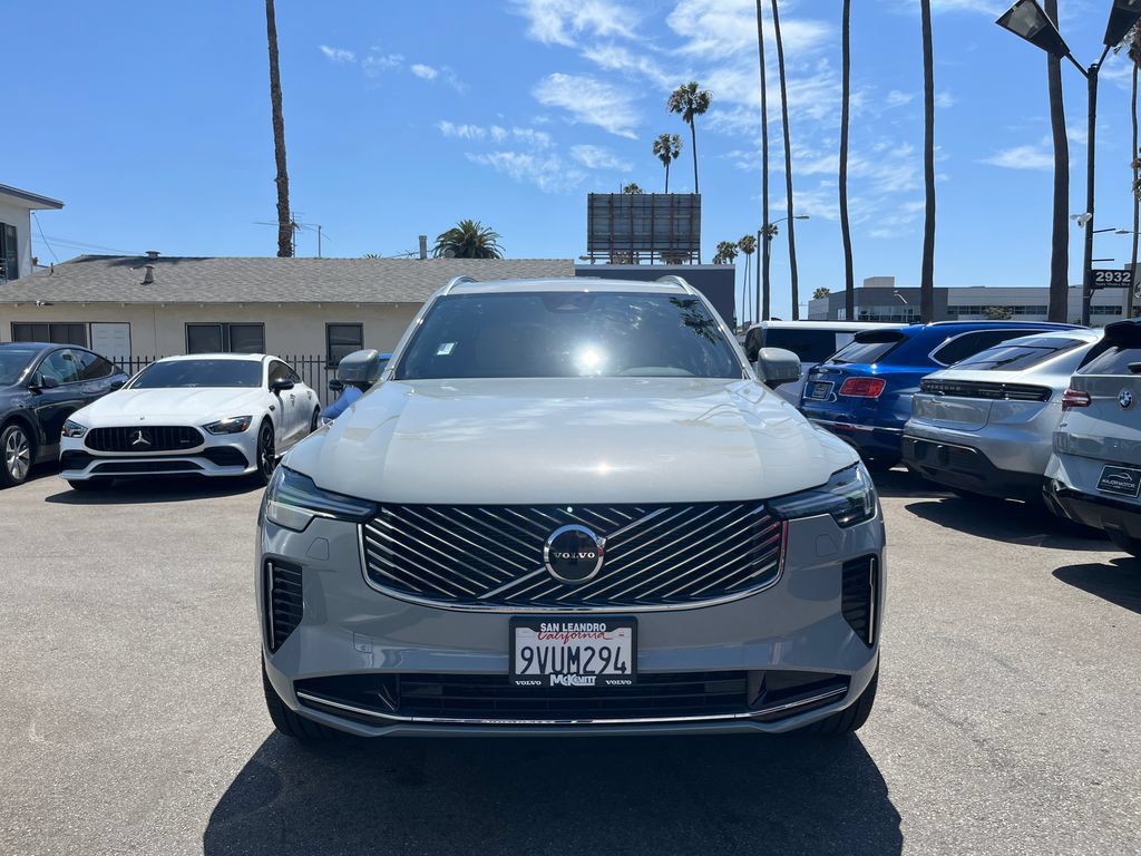 Used 2025 Volvo XC90 B5 Core w/ Protection Package Premier AWD/4WD image 2
