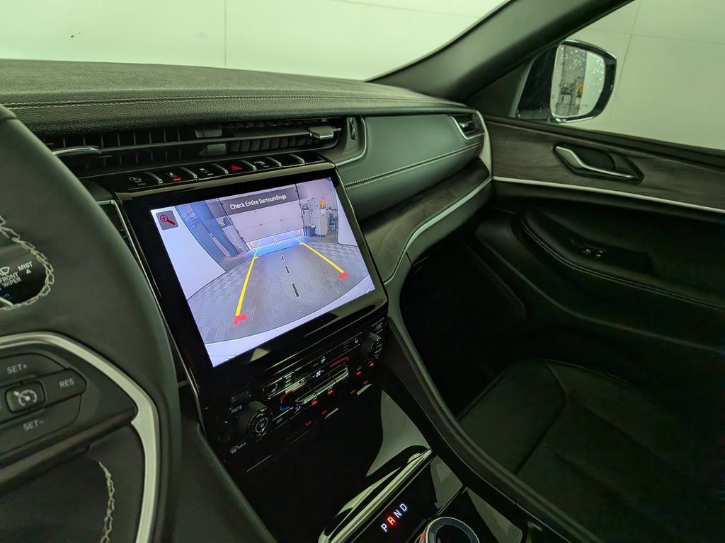 Certified 2025 Jeep Grand Cherokee Limited AWD/4WD image 26