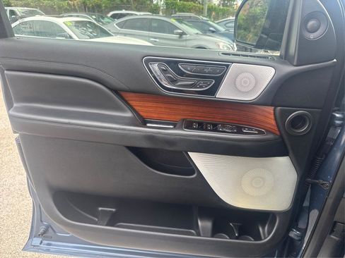 Used 2019 Lincoln Navigator Reserve image 20