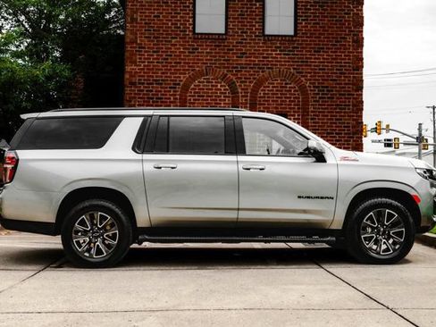 Used 2024 Chevrolet Suburban Z71 w/ Luxury Package AWD/4WD image 4