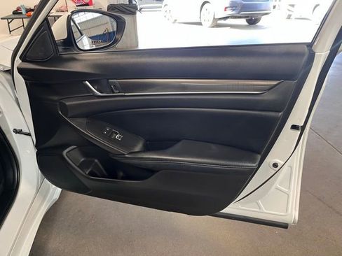 Used 2018 Honda Accord Sport image 12