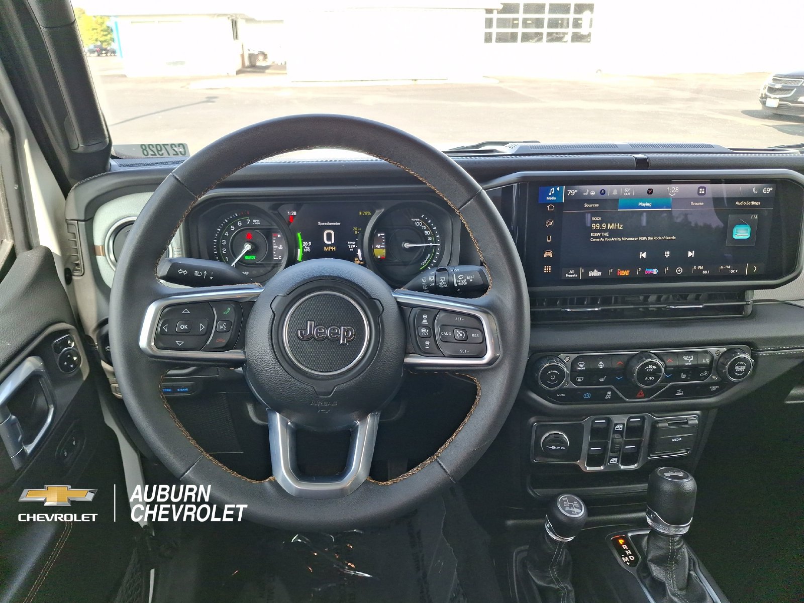 Used 2024 Jeep Wrangler Unlimited Sahara AWD/4WD image 10