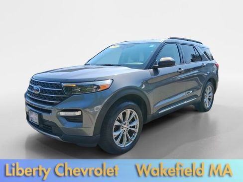 Used 2023 Ford Explorer XLT w/ Equipment Group 202A AWD/4WD image 3