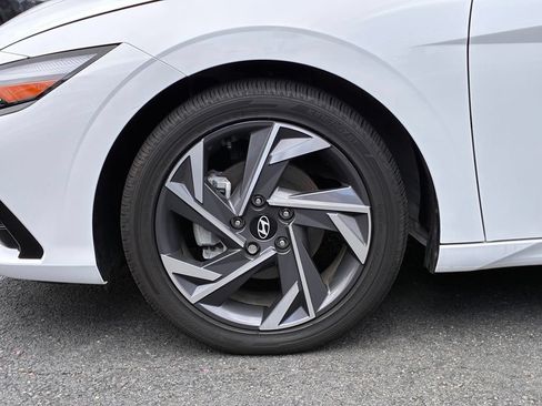 Used 2025 Hyundai Elantra Limited FWD image 45