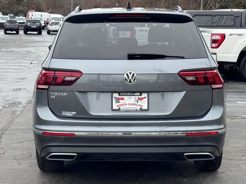 Used 2021 Volkswagen Tiguan SE w/ Panoramic Sunroof Package image 18