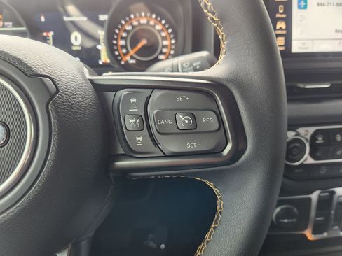 Used 2025 Jeep Gladiator Sport image 31