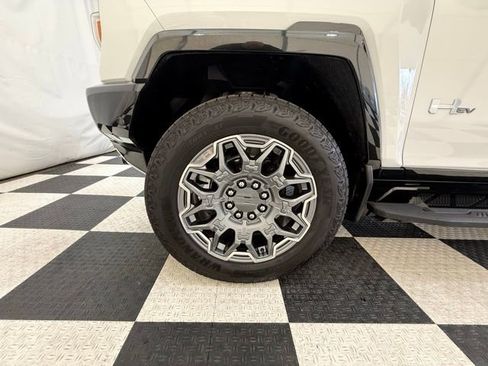 Used 2025 GMC Hummer EV 3X image 12