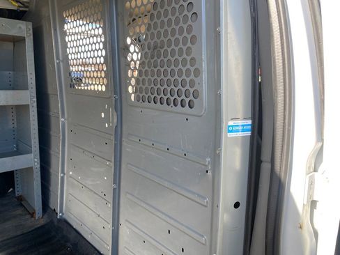 Used 2017 GMC Savana 2500 image 27