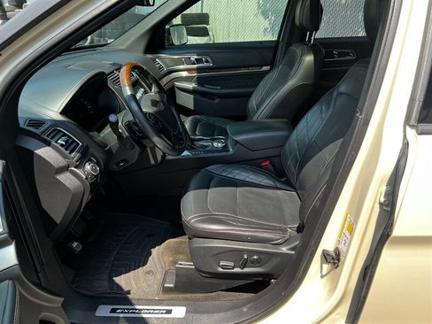 Used 2018 Ford Explorer Platinum AWD/4WD image 17